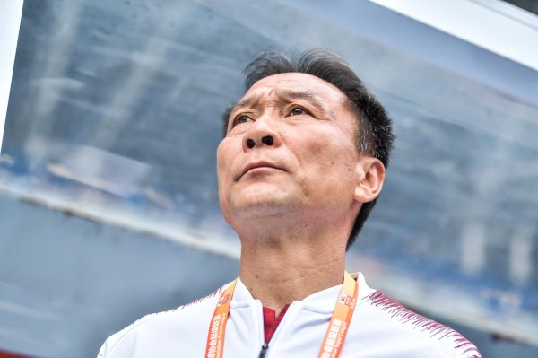 沈祥福与西海岸梯队孩子互动：青岛有非常好的进步  古代足球 