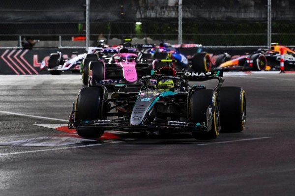 一级方程式拉斯维加斯站拉塞尔夺魁   维斯塔潘锁定司机总第一