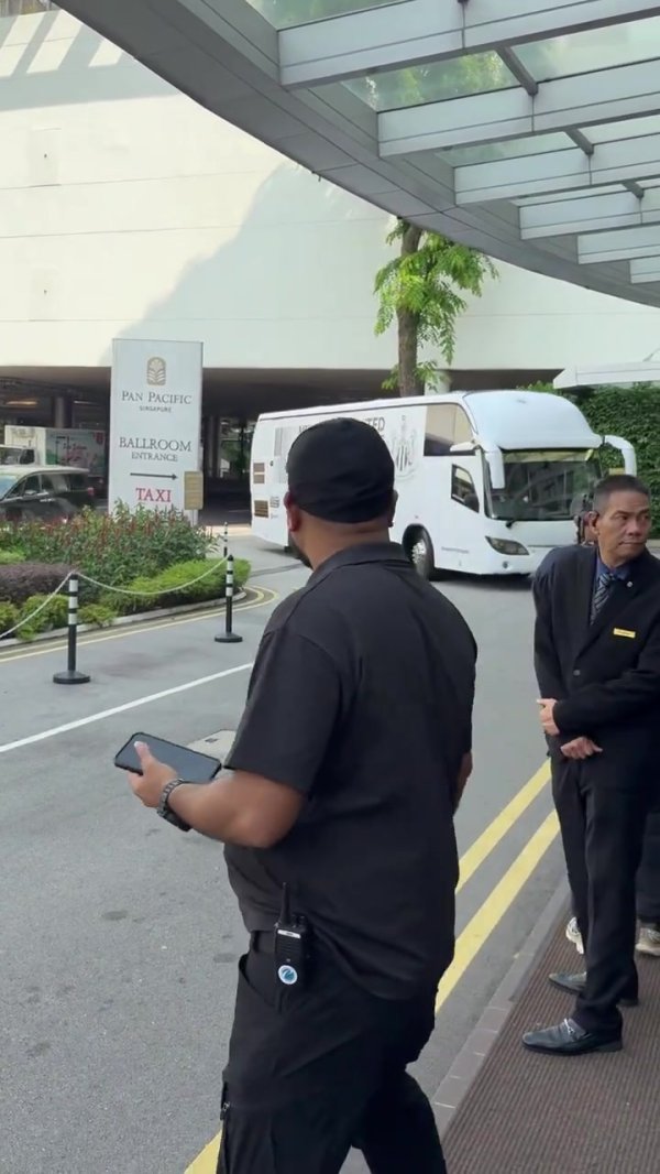 真要离队？纽卡抵达新加坡准备比赛  新赛季，伊萨克不在其中