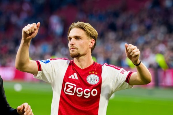 阿贾克斯中场球员：踢得不好可以批评，但我不喜欢被自家球迷嘘