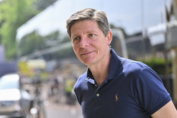 记者：若收到曼联邀请格拉斯纳会毫不犹豫接受，后者也踢三后场球