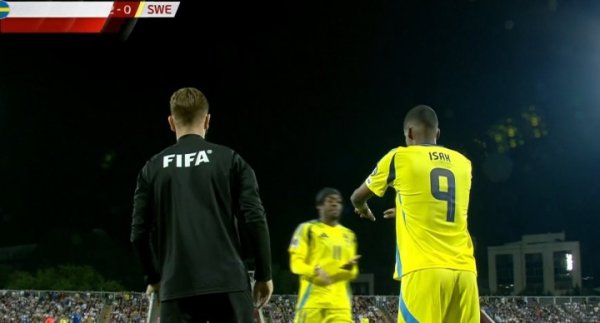 英超标王新赛季首秀！瑞典0-2追赶  科索沃，伊萨克72分钟