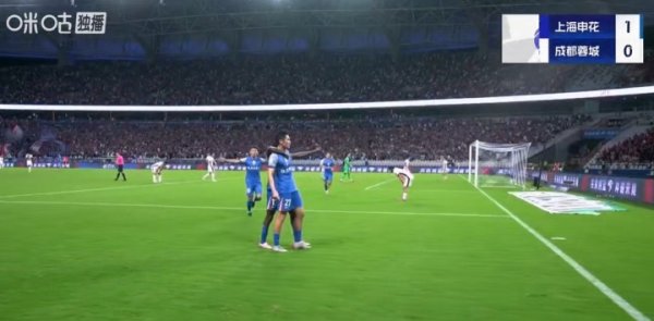 打破僵局！陈晋一接马纳法助功  高速反击破门，申花1-0领跑