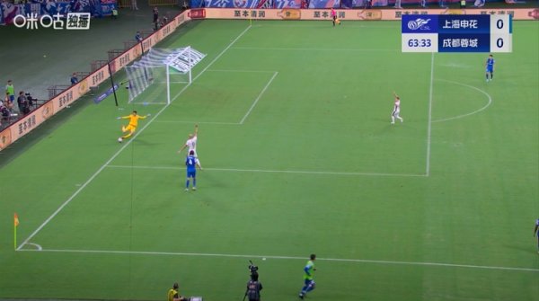 这？蒋圣龙后场漫不经心回传，白送蓉城一个底线球
