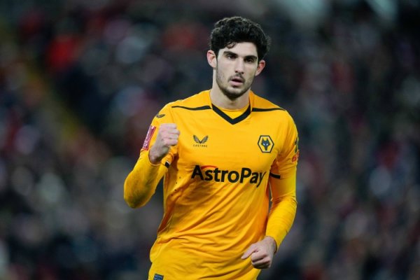 世体：格德斯抵达西班牙加盟皇家社会即将官宣，今天签约明天练习