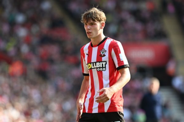 记者：埃弗顿深入商谈引进南安普顿翼锋迪布林，转会费超3500