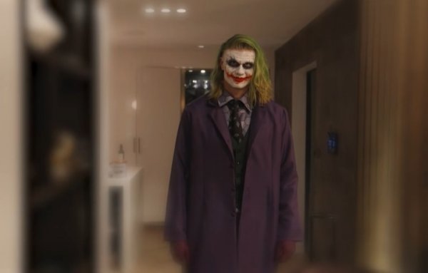 几分像？🤣哈兰德万圣节扮“小丑”去买尿布被认出，女友扮猫女