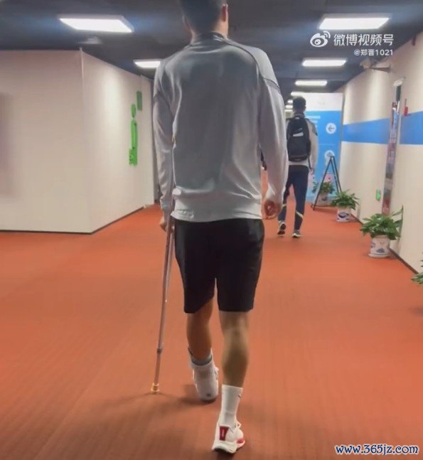 媒体人：泰山队员彭啸本人透露将因伤缺席一个月