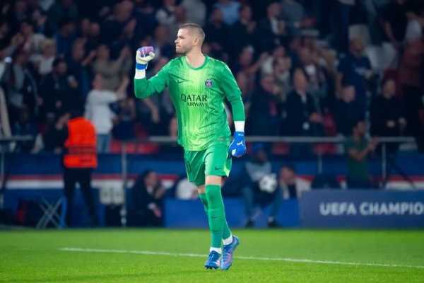 守门员指导教练员：两个丢球是因为恩里克的策略  ，舍瓦利耶的